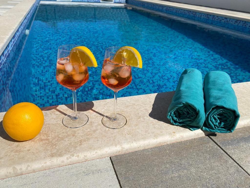 Apartment Agnes With 63 M2 Rooftop Terrace, Grill And Pool Okrug Gornji Exterior foto