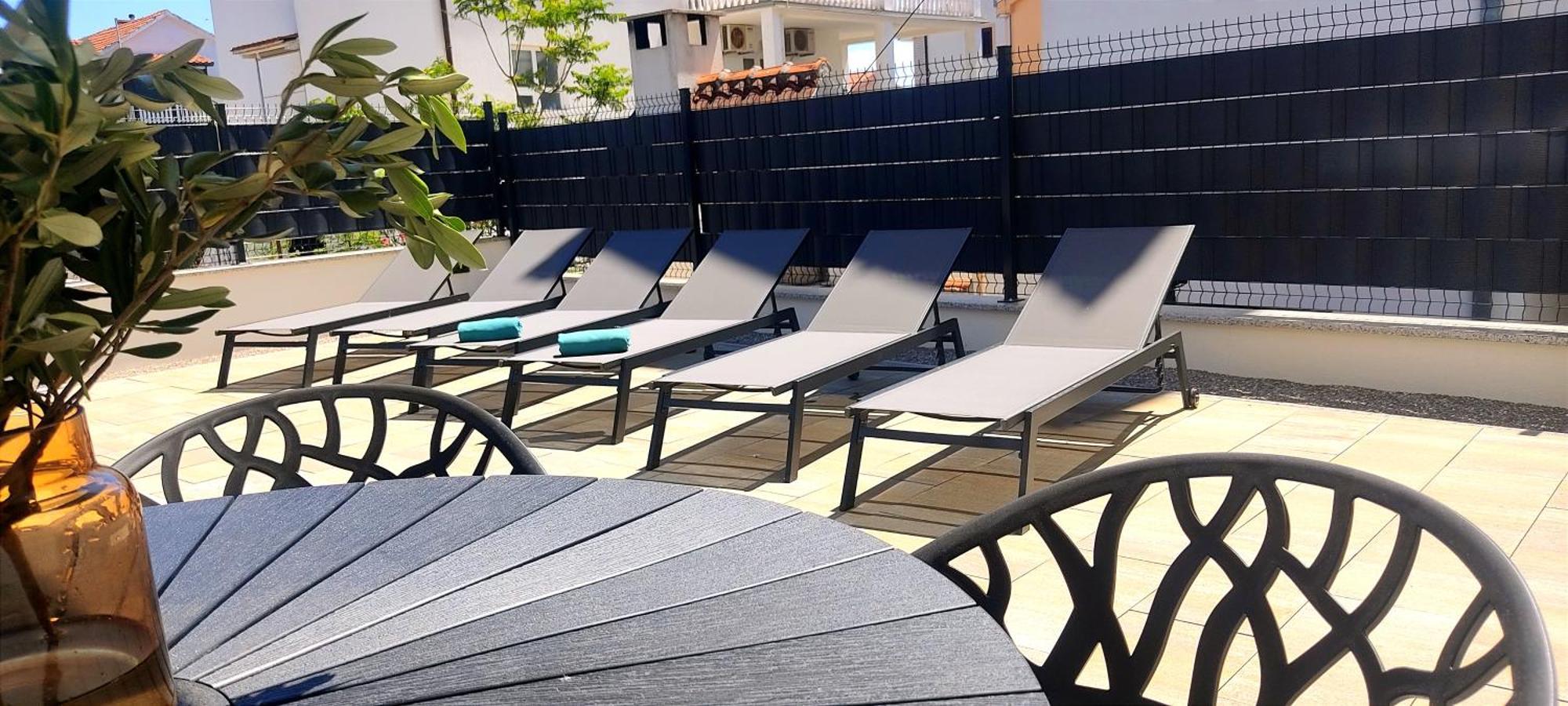 Apartment Agnes With 63 M2 Rooftop Terrace, Grill And Pool Okrug Gornji Exterior foto